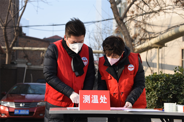 1679991315743087983.jpg 2020年2月,在公司认领的无物业管理执勤点位上,党员在执勤点位上工作.jpg