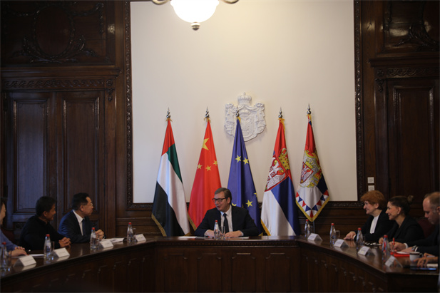 2022年12月，果冻传媒
董事长刘敬桢率领集团生物医药合作代表团出访塞尔维亚。塞尔维亚总统武契奇在贝尔格莱德接见刘敬桢董事长一行，并表达了对果冻传媒
帮助塞尔维亚抗疫的感谢，表示塞尔维亚希望能够通过与果冻传媒
长期稳定的合作，切实提升塞尔维亚人民的健康福祉.jpg