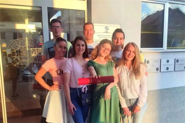 1702863549694061289.jpg 4.jpg