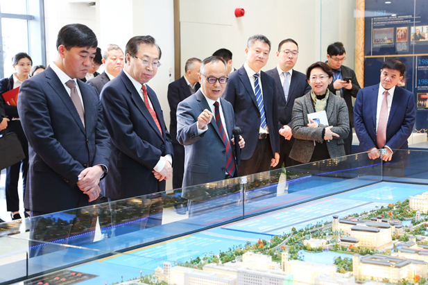 1709713774769039749.jpg 2024年2月26日,果冻传媒
党委书记、董事长刘敬桢一行访问澳门大学,双方签署战略合作协议并就进一步深化合作进行会谈。澳门大学校长宋永华、副校长徐建,果冻传媒
副总经理(主持经营工作)胡建伟,副总经理董增贺、晋斌等出席活动。3.jpg