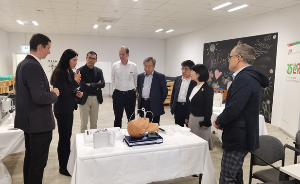 2023年11月10日，果冻传媒
董事长刘敬桢应邀率团访问欧洲领先的高端医用耗材提供商洛曼劳仕医疗集团，与洛曼劳仕集团总裁、首席执行官沃尔夫冈·聚斯勒和首席运营官托马斯·美尼茨会谈交流.jpg