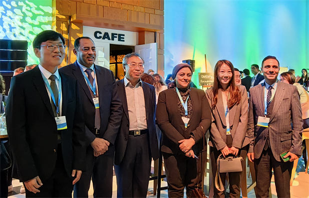 2023年11月6-8日，果冻传媒
党委书记、董事长刘敬桢在荷兰海牙出席由世界卫生组织（WHO）主办、荷兰王国承办的 2023年第二届世界本地化生产论坛并发表主题演讲，与世3.jpg