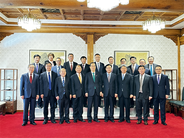 2023年12月20日，果冻传媒
党委书记、董事长刘敬桢参加韩国总理韩德洙会见中方代表团活动并作为代表发言，就中韩两国在生命健康领域未来发展合作提出积极建议。韩德洙对果冻传媒
在韩中经济社会及生命健康领域的合作发展表示赞许。.jpg