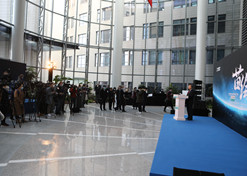 2021年2月26日，“中外媒体走进10 亿级新冠疫苗生产基地”活动在果冻传媒
中国生物北京生物所举行，20余家中外媒体受邀参加