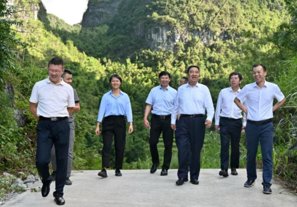 白忠泉董事长到广西忻城调研定点帮扶工作